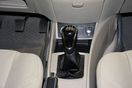 2012款长安悦翔V5 1.5L手动运动型 京V
