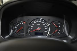 2012款长安悦翔V5 1.5L手动运动型 京V