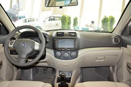 2012款长安悦翔V5 1.5L手动运动型 京V