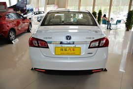 2012款长安悦翔V5 1.5L手动运动型 京V