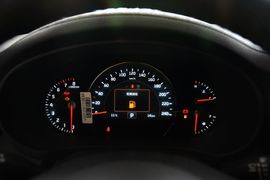 2015款起亚索兰托L 2.4GDI汽油4WD精英版7座