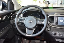 2015款起亚索兰托L 2.4GDI汽油4WD精英版7座