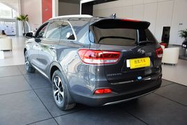 2015款起亚索兰托L 2.4GDI汽油4WD精英版7座