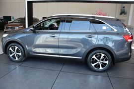 2015款起亚索兰托L 2.4GDI汽油4WD精英版7座