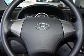 2011款北京现代新悦动 1.6L手动舒适型
