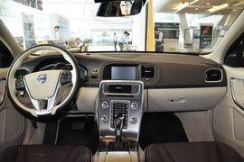 2015款沃尔沃S60L T5智越版