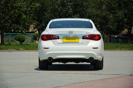 2015款英菲尼迪Q70L 2.5L豪华版
