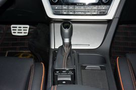2015款现代索纳塔九 1.6T DLX尊贵型