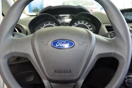 2013款福特嘉年华三厢1.5L手动风尚型