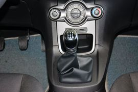 2013款福特嘉年华三厢1.5L手动风尚型