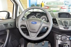 2013款福特嘉年华三厢1.5L手动风尚型