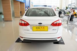 2013款福特嘉年华三厢1.5L手动风尚型