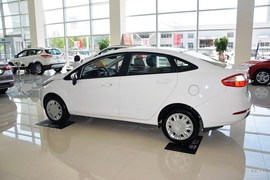 2013款福特嘉年华三厢1.5L手动风尚型