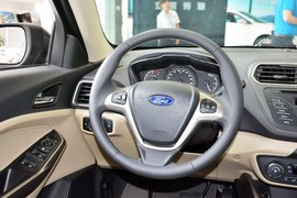 2015款福特福睿斯1.5L手动时尚型