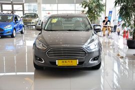 2015款福特福睿斯1.5L手动时尚型