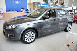 2015款福特福睿斯1.5L手动时尚型