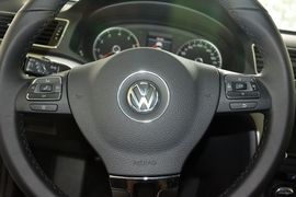 2014款大众帕萨特1.8TSI DSG御尊导航版