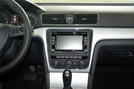 2014款大众帕萨特1.8TSI DSG御尊导航版