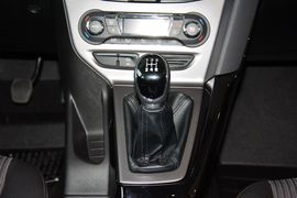 2012款福特福克斯三厢1.6L手动风尚型