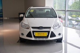 2012款福特福克斯三厢1.6L手动风尚型