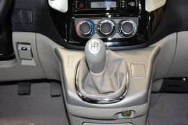 2015款东风风行菱智M5 Q3 2.0L 7座长轴豪华型