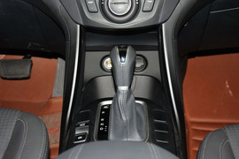 2015款现代全新胜达2.4L自动四驱智能型