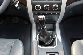 2014款福田拓陆者 S系列 2.8L柴油四驱至尊超豪华版