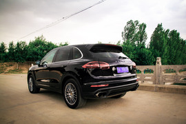 2015保时捷 Cayenne Turbo试驾实拍