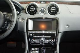 2015款捷豹XJL 3.0 SC 四驱全景商务版