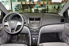 2014款现代瑞纳三厢1.4L手动智能型GLS