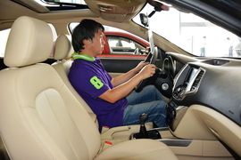 2015款长安逸动1.6L手动尊贵型到店实拍