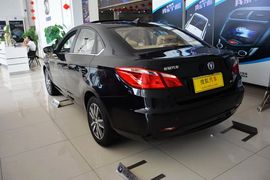 2015款长安逸动1.6L手动尊贵型