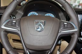 2014款宝骏730 1.5L手动豪华导航ESP版 7座
