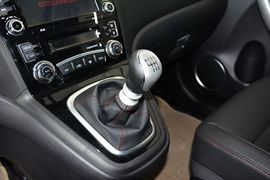 2015款哈弗H6 升级版 1.5T 手动两驱尊贵型