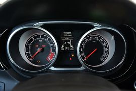 2015款名爵锐腾2.0TGI双离合四驱旗舰版