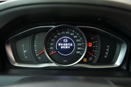 2016款沃尔沃XC60 2.0T T5智进版