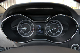 2015款宝骏560 1.8L手动豪华型