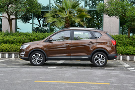 2015款宝骏560 1.8L手动豪华型