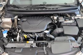 2015款现代朗动1.6L手动领先型