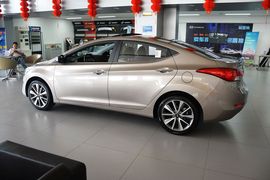 2015款现代朗动1.6L手动领先型