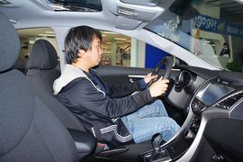 2015款现代朗动1.6L手动领先型
