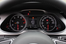 2015款奥迪A4L 45TFSI 个性运动型