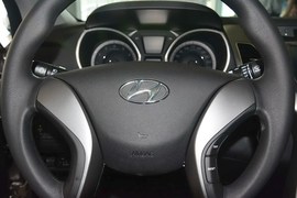 2015款现代朗动1.6L手动领先型
