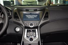 2015款现代朗动1.6L手动领先型