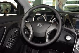 2015款现代朗动1.6L手动领先型