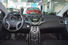 2015款现代朗动1.6L手动领先型