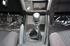 2015款双龙柯兰多2.0L两驱手动致真版