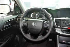 2015款本田雅阁2.0L EX豪华版