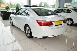 2015款本田雅阁2.0L EX豪华版