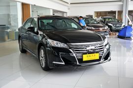 2015款丰田皇冠2.5L精英版